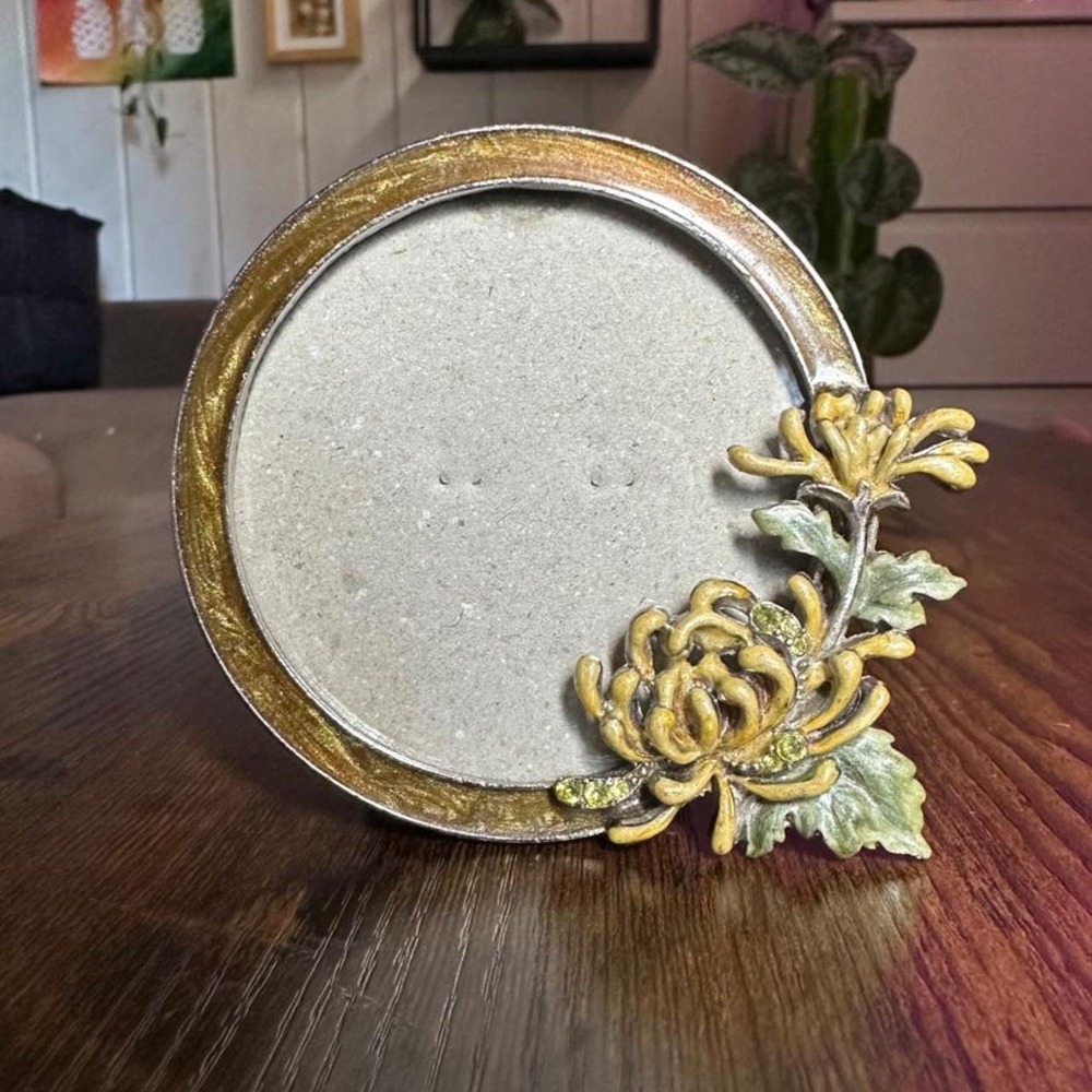 Aaron Brothers Metal/Enamel Chrysanthemum Photo Frame